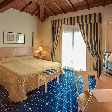 Orologio Hotel 4*